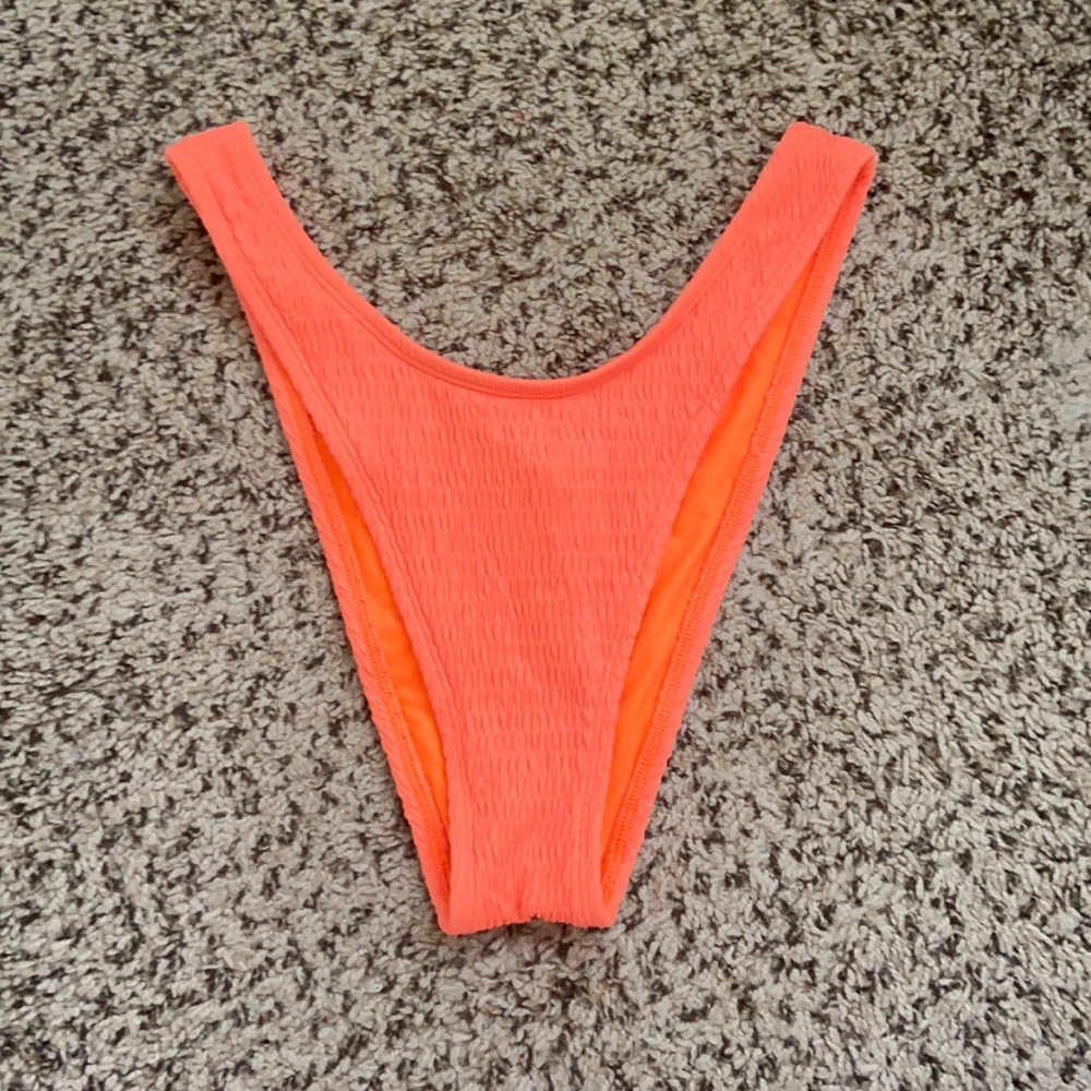 High leg cheeky bikini bottoms